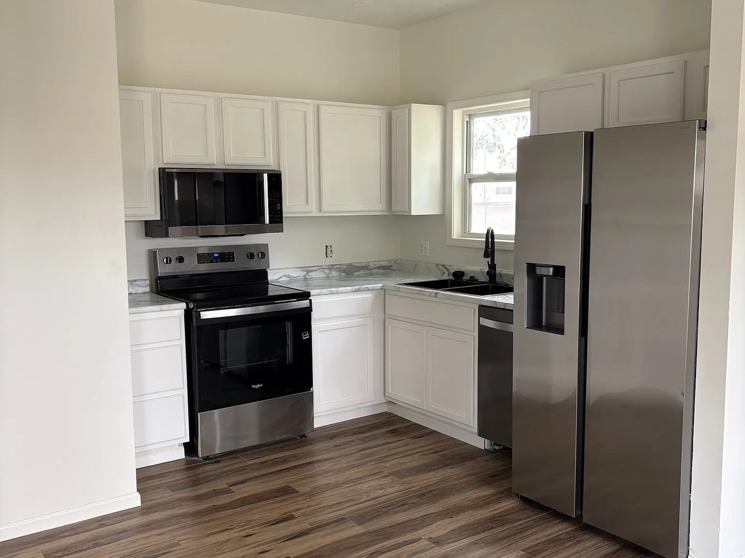 2 bed, 918 sqft, $1,300 — Photo 1