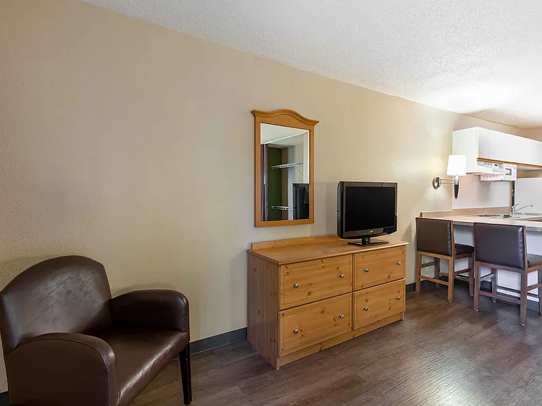 Studio Suite - 1 Queen Bed