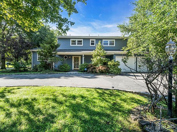 4th image of 43 Jonathan Dr