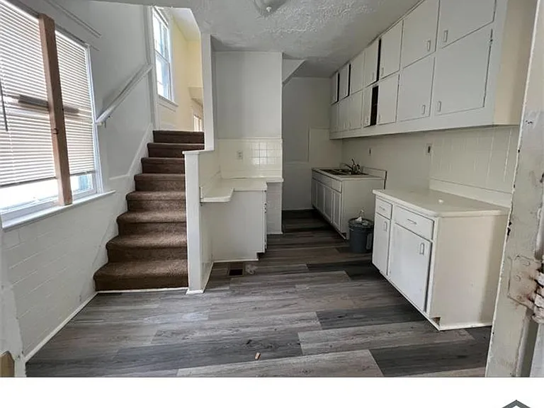 1318 E 188th St — Photo 3