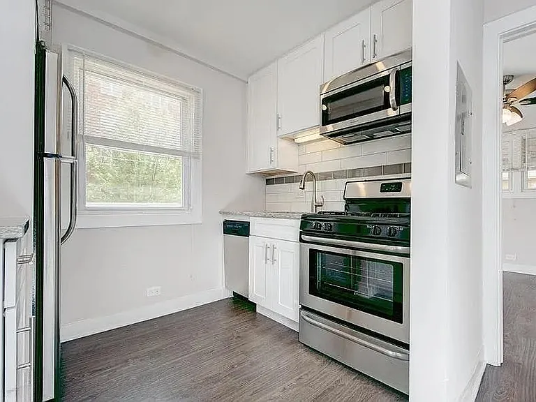 1375 Brown St #2I — Photo 4