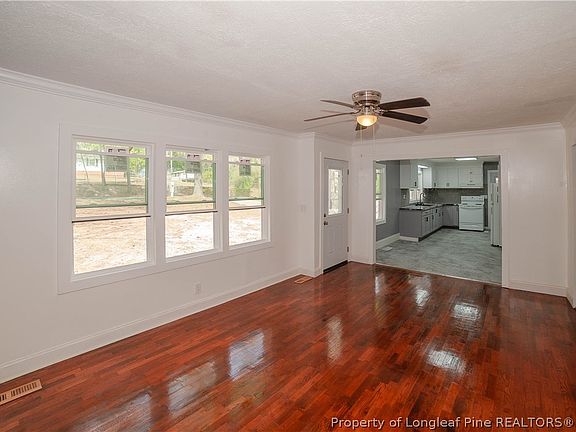 5th image of 3502 Greenwood Dr