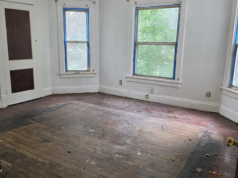 137 Wildon Ave — Photo 6