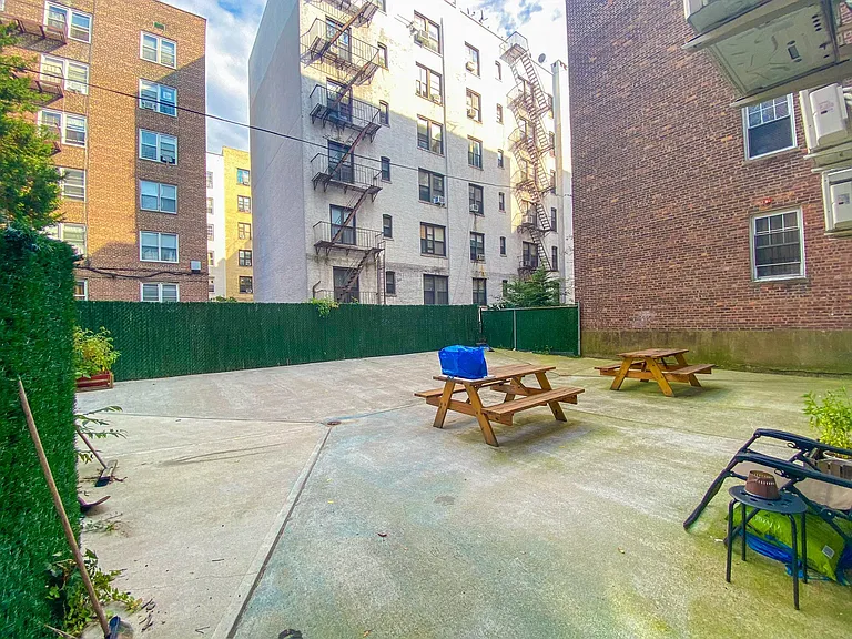 571 E 19th St #2C — Photo 14