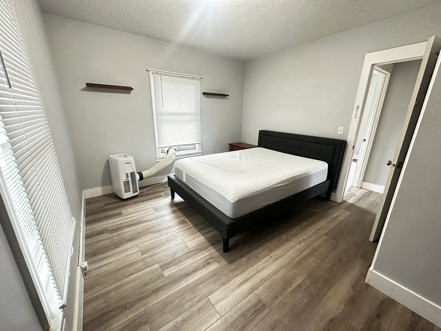 2 bed, 768 sqft, $1,600 — Photo 2