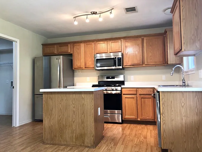 14208 Sumatra Ln — Photo 3