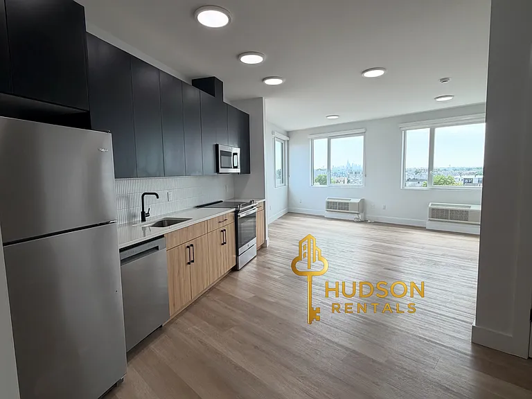 36 Madison St #503 — Photo 2