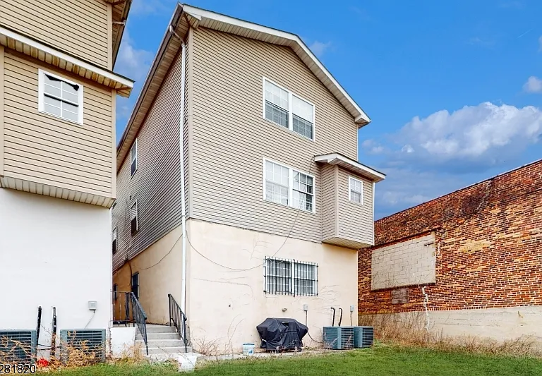275 Garside St #2 — Photo 4