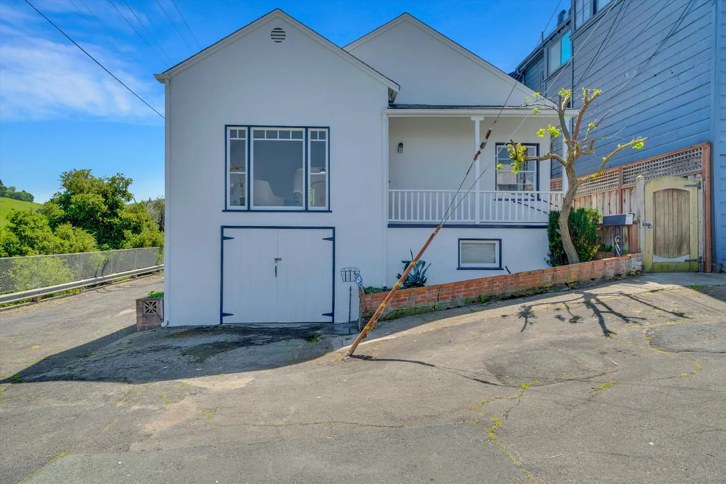 1207 Flora St photo 1