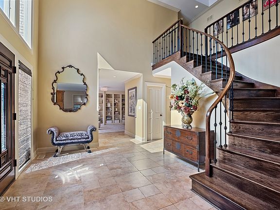 5th image of 2818 Woodmere Dr