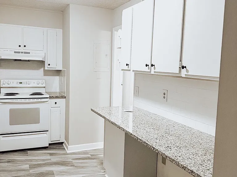 1744 N Hamilton St #B — Photo 14