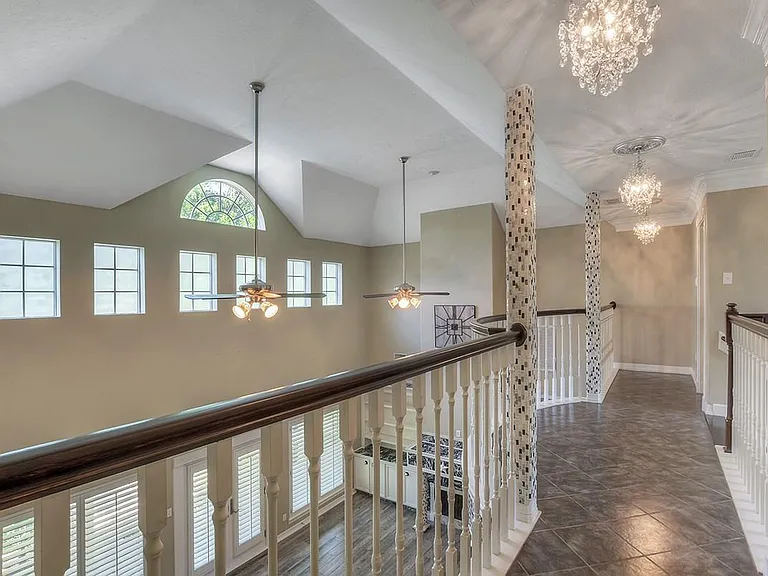 10819 Lake Windcrest — Photo 39