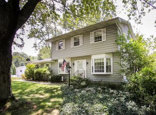 621 East Dr, Marshall, MI