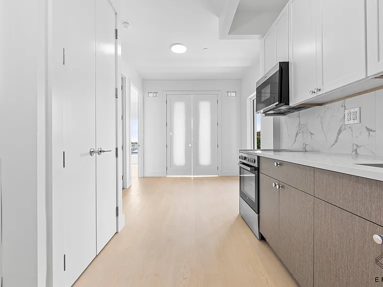 833 Maple St #4D — Photo 2