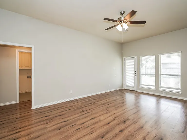 211 Dove Mdws — Photo 6