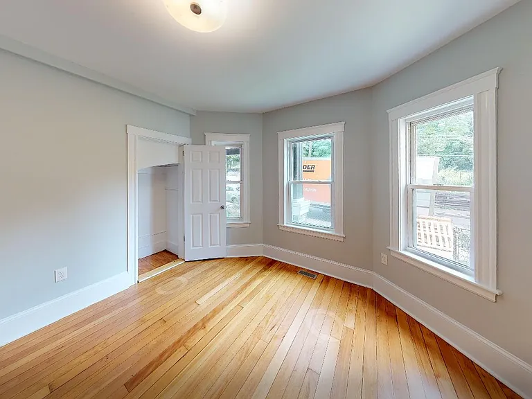 110 Greenbrier St — Photo 11
