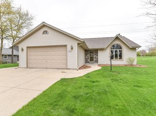 S79W17648 Scenic Dr, Muskego, WI 53150