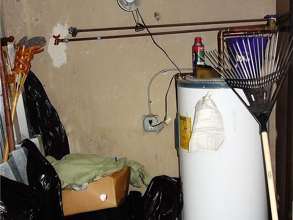 4th image of 1370 NE 9th Street