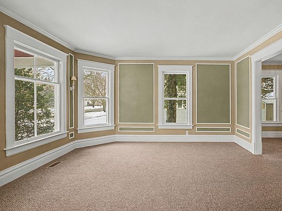4th image of 502 E 5th St