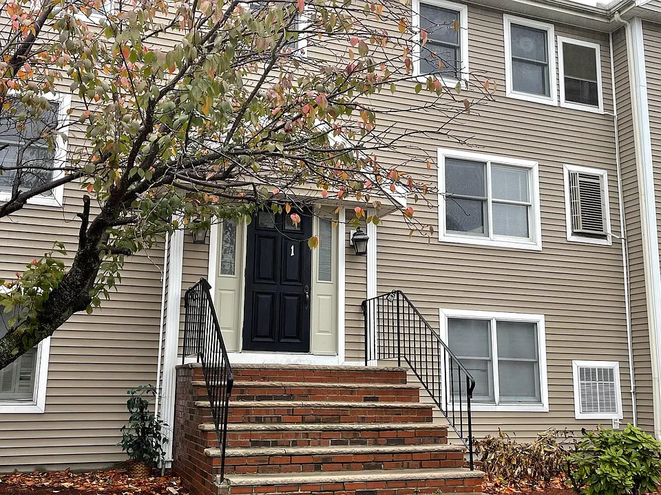 1 Maude St #7