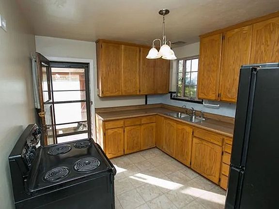 5th image of 1395 Harlan St