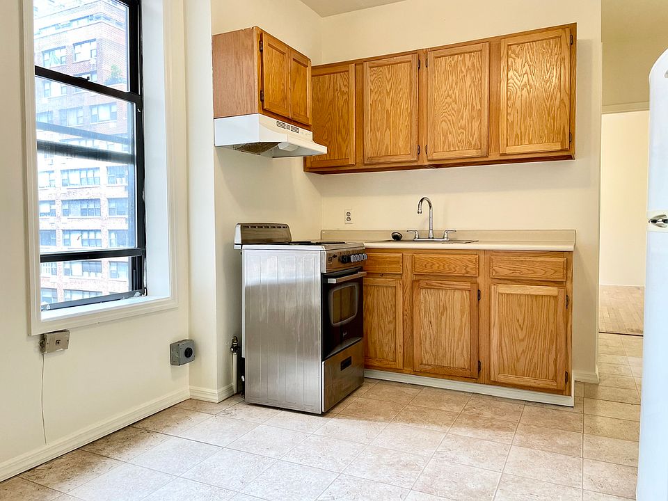 1st image of 225 E 35th St #22A