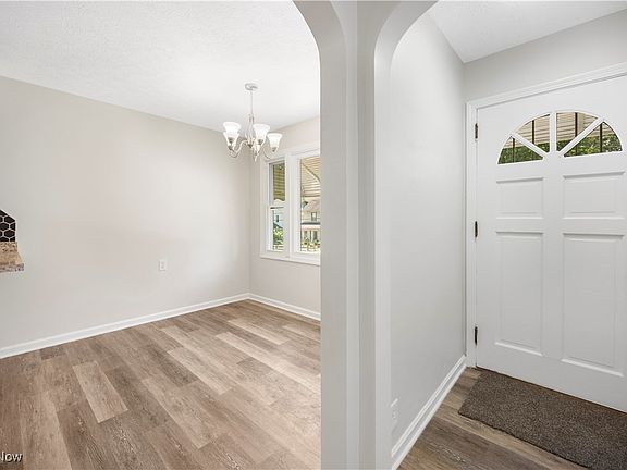 3rd image of 1001 Emma Ave