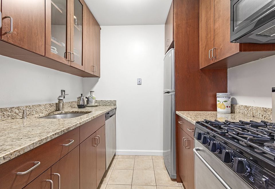 1st image of 201 W 74th St APT 9A