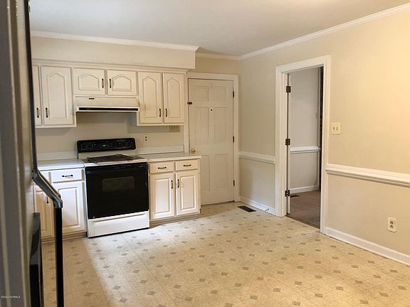 4th image of 3211 Wedgewood Dr