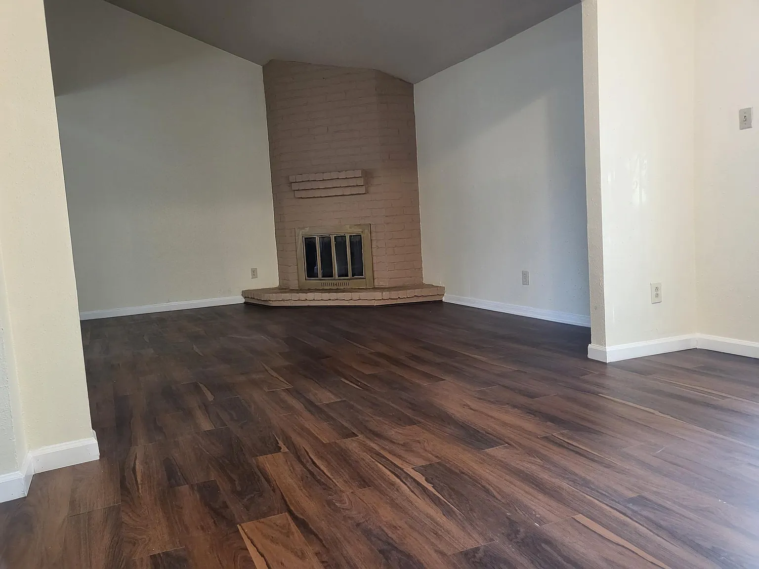 3 bed, 1.5 bath, 1800 sqft, $1,700 — Photo 4