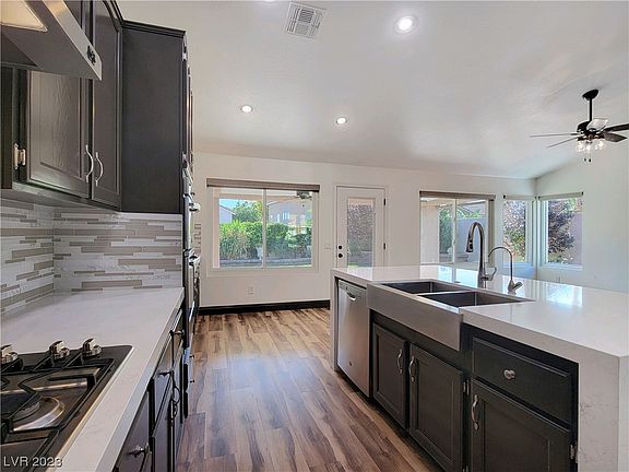 4th image of 1221 Moorpoint Dr