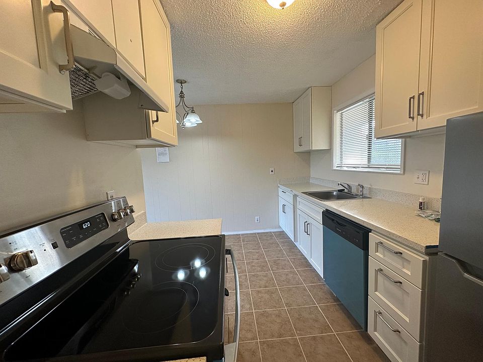 1st image of 4 Circle Dr APT F