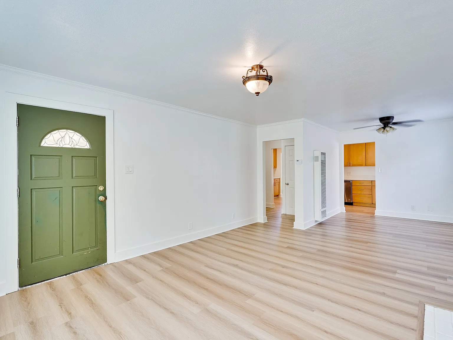 3 bed, 1340 sqft, $5,200 — Photo 3