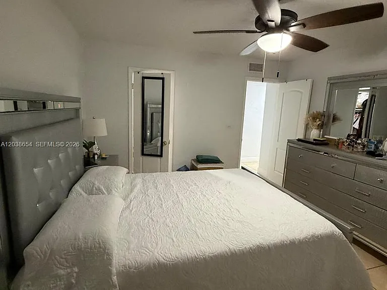 1275 W 35th St #32B — Photo 7