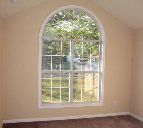 Great Paladium window in secondary bedroom