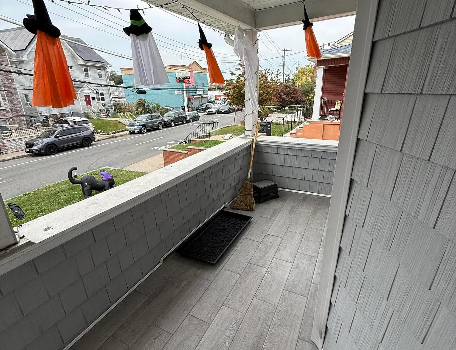 3 bed, 1.0 bath, 750 sqft, $2,900 — Photo 2