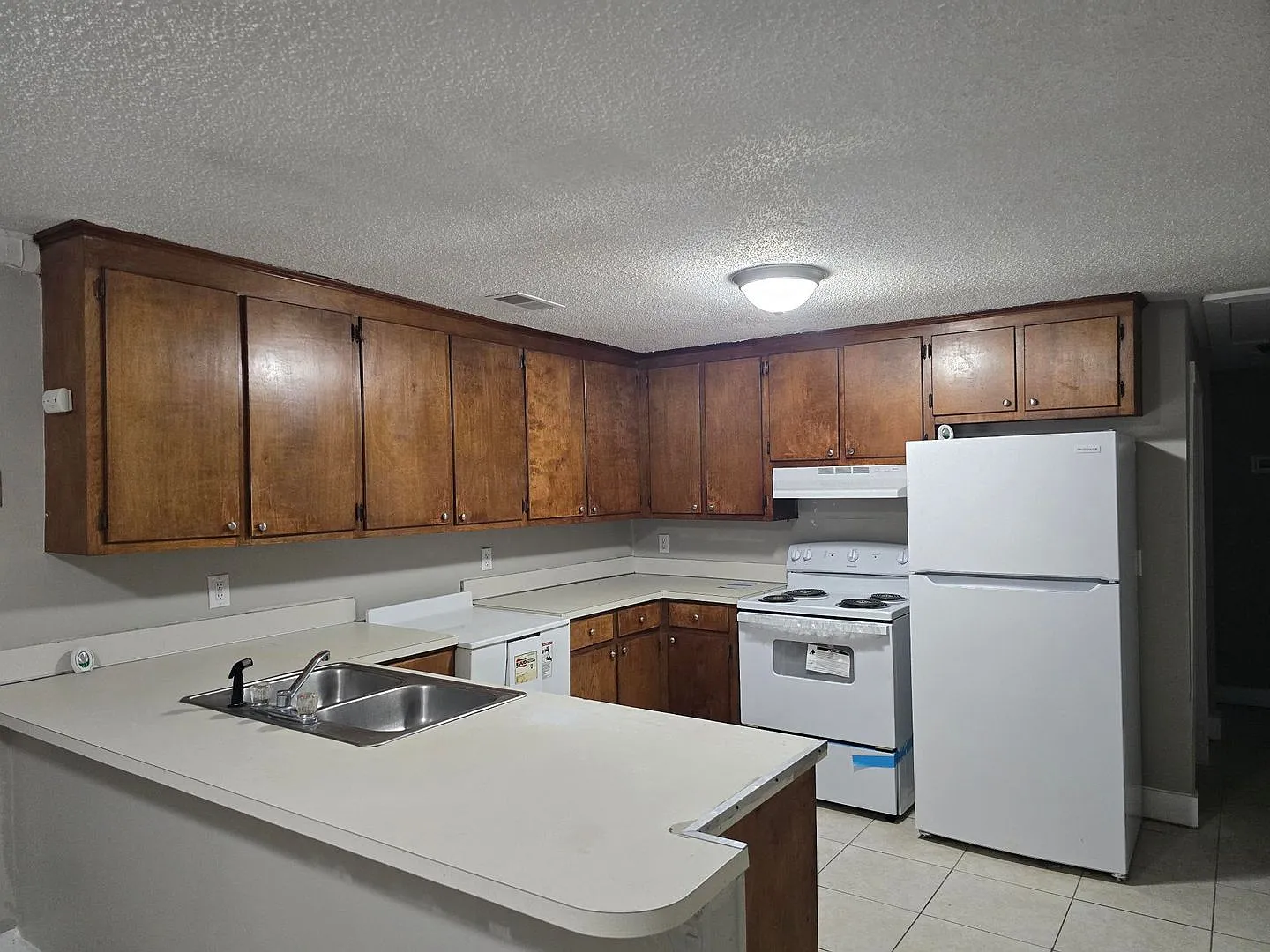 Spacious 5-Bedroom Home in Columbia Section 8 Accepted! — Photo 3