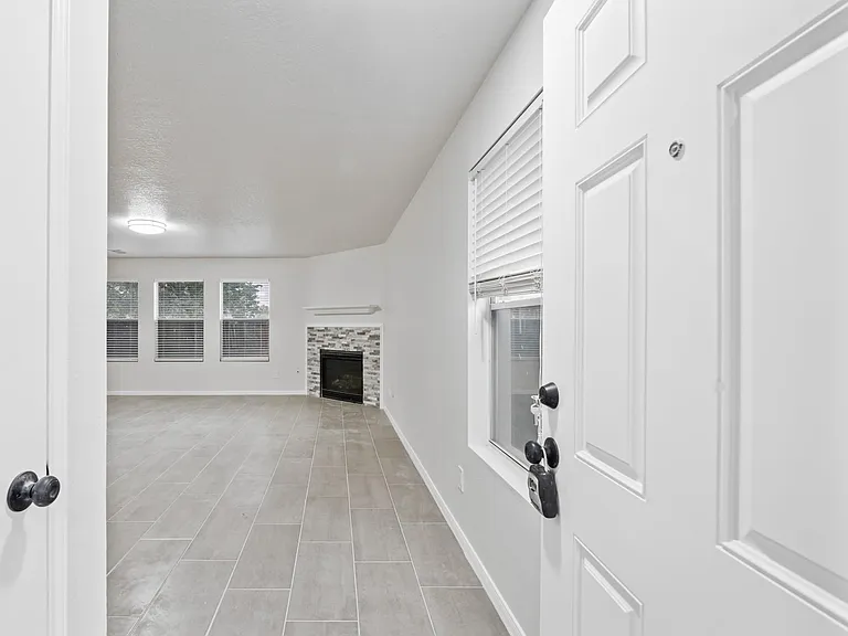 19606 Narcissus Brook Ln — Photo 4