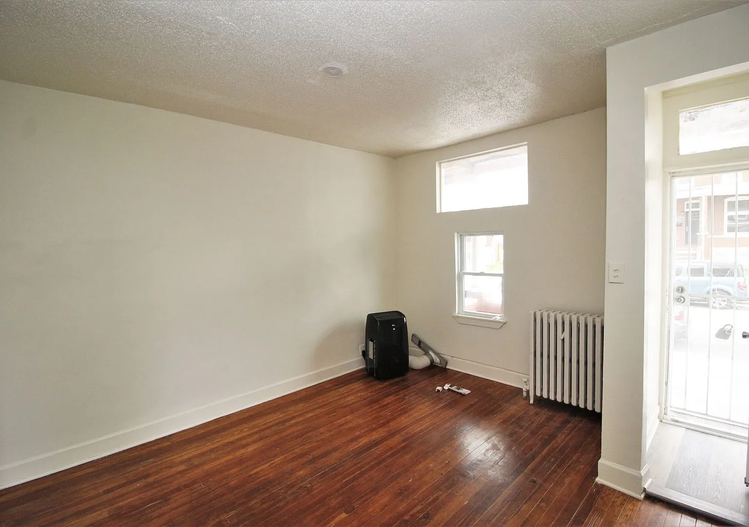 Nice EOG Coldstream Homestead Montebello 3bd/1ba w/ W/D! Available now — Photo 3