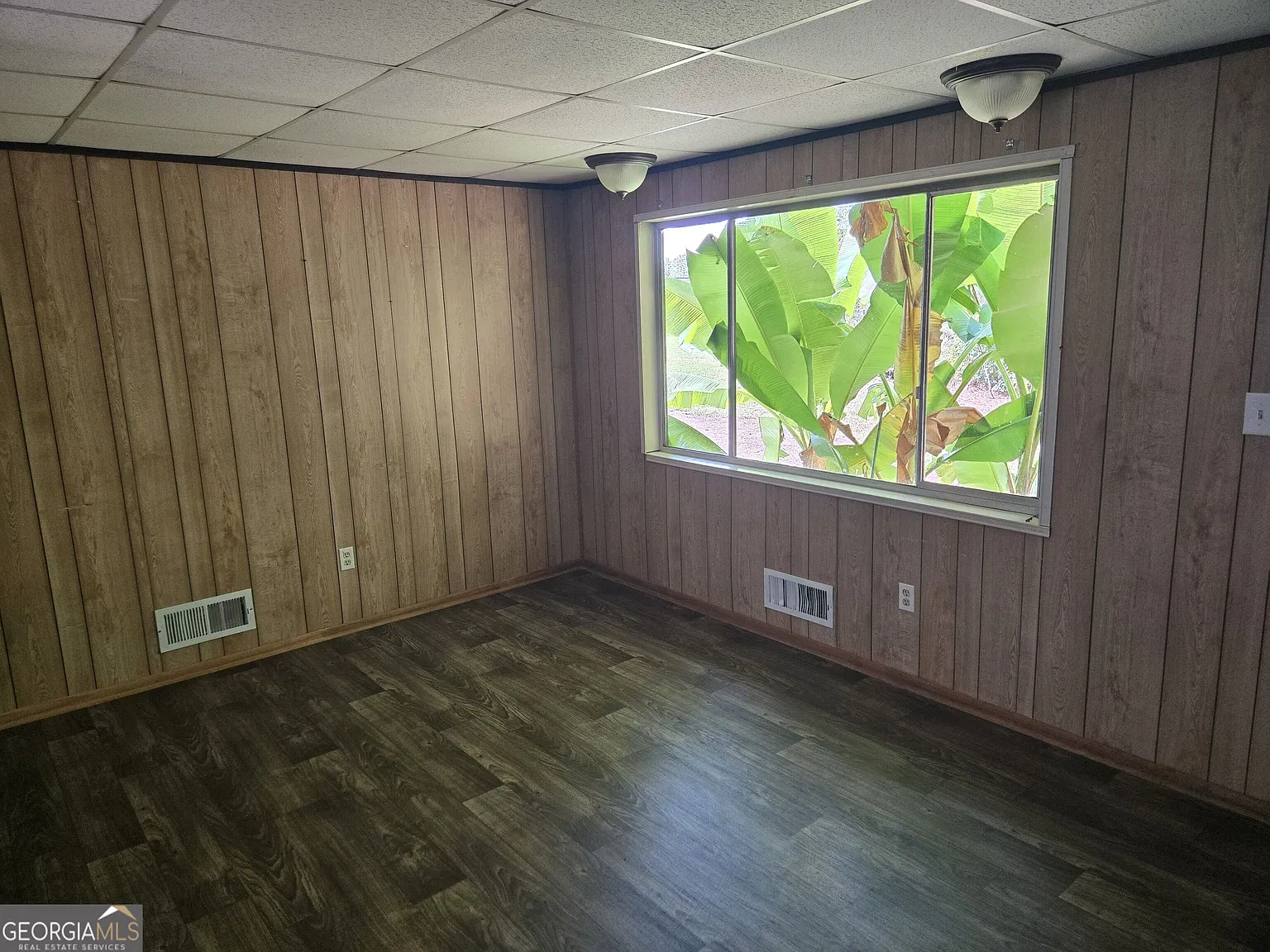 3 bed, 1.0 bath, 1056 sqft, $1,500 — Photo 4