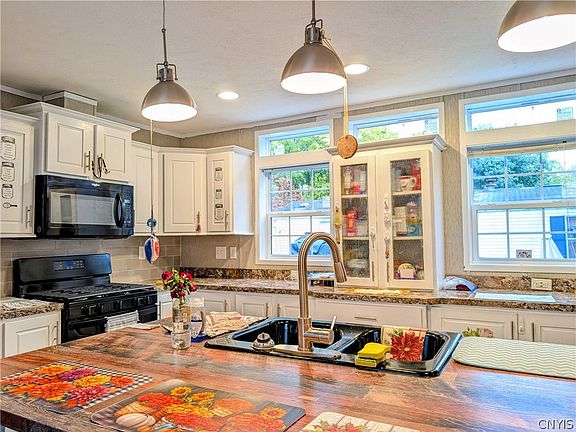 4th image of 63 Bell Ln