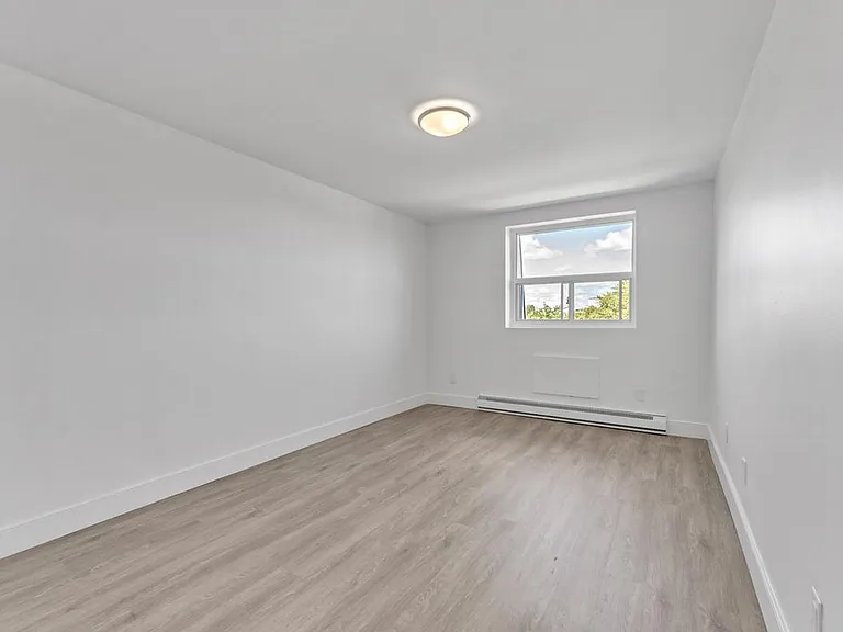 181 Queen Mary Rd — Photo 15