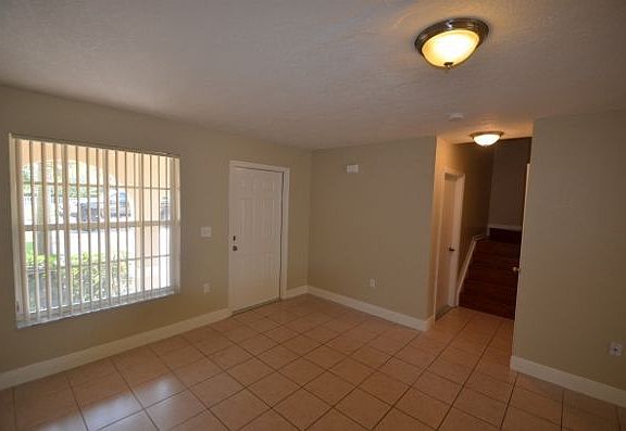 4th image of 5471 NW 93rd Ter