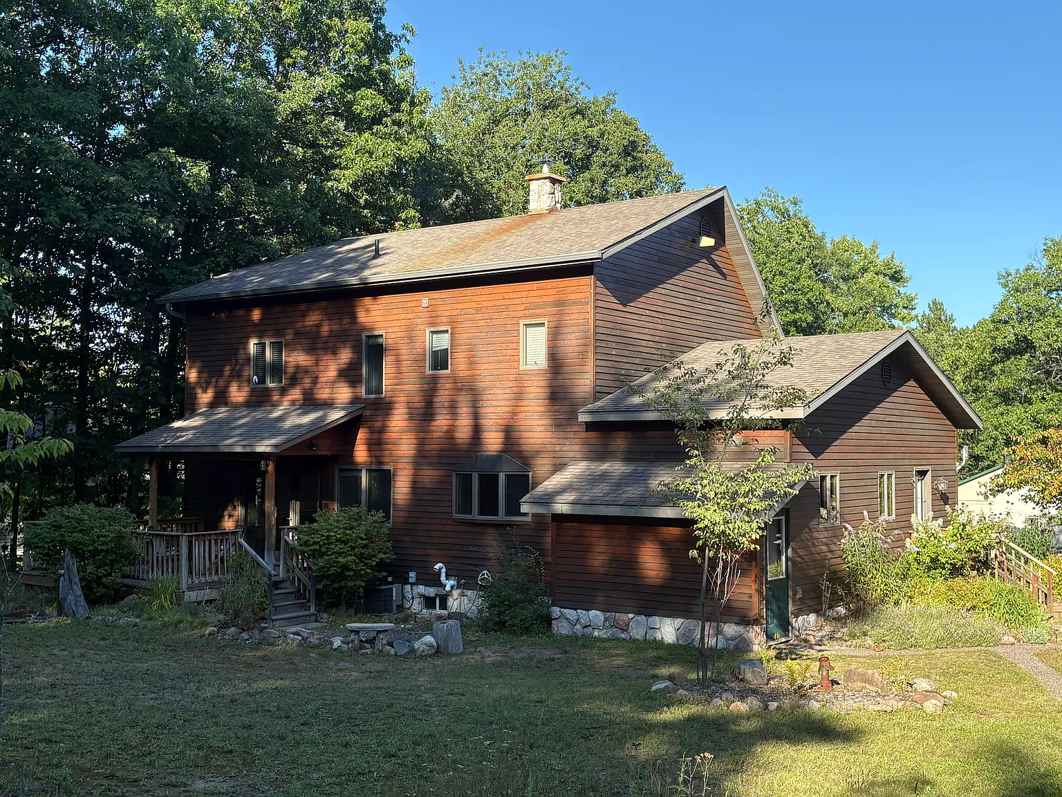 4 bed, 2400 sqft, $2,000 — Photo 2