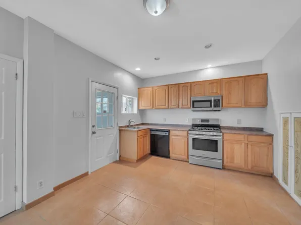 322 Webster Avenue image 5 of 15