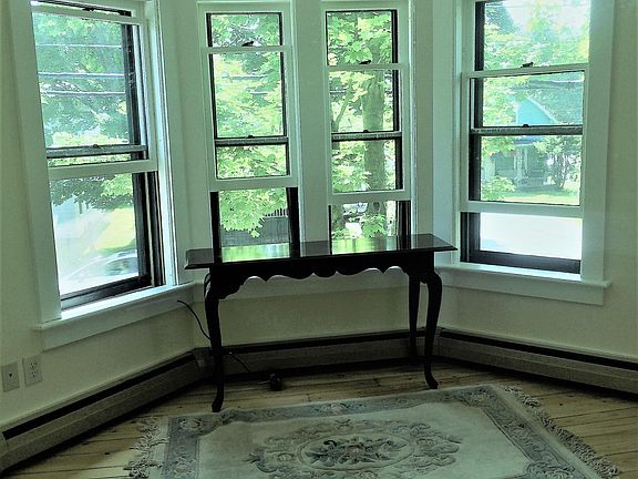 This is the window arrangement in the livingroom area.