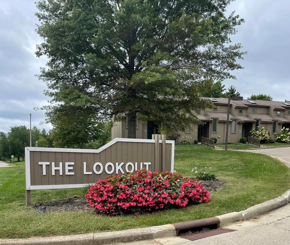 2 bed, 960 sqft, $1,300 — Photo 1