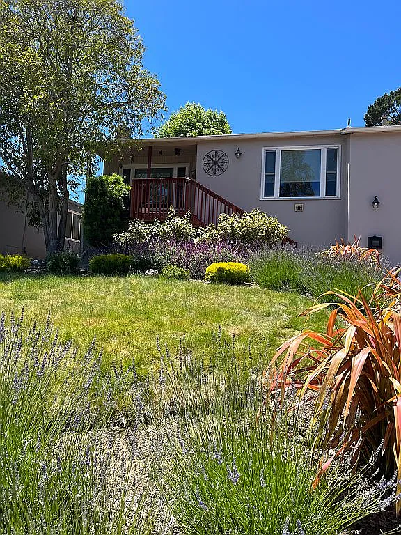 1221 Academy Ave photo 1