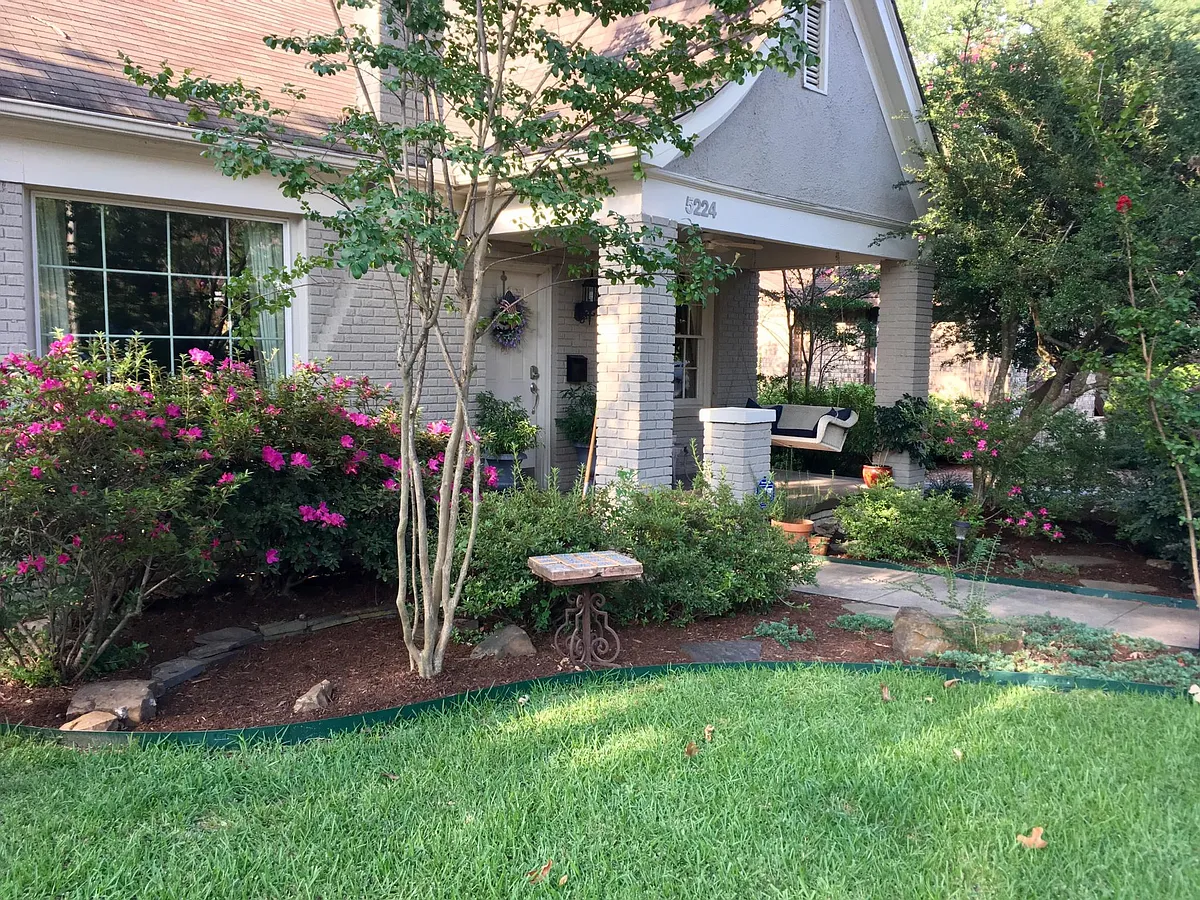 Hassle free! Lawn care included in rent. - 5224 R St