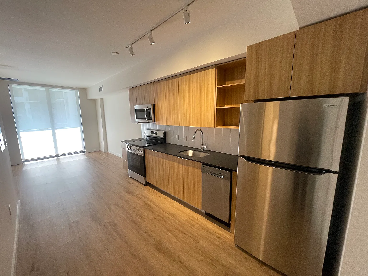 Studio, 480 sqft, $1,649 — Photo 2